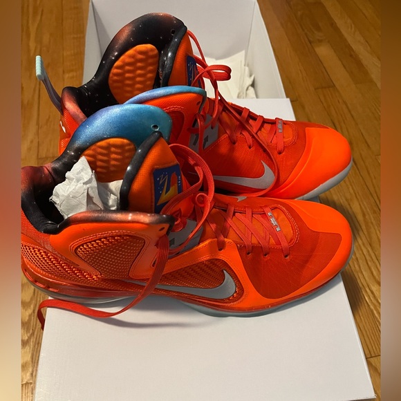 LeBron 9 - Big Bang. Men size 13. Worn 2-3 times indoors. With box. - Picture 2 of 3